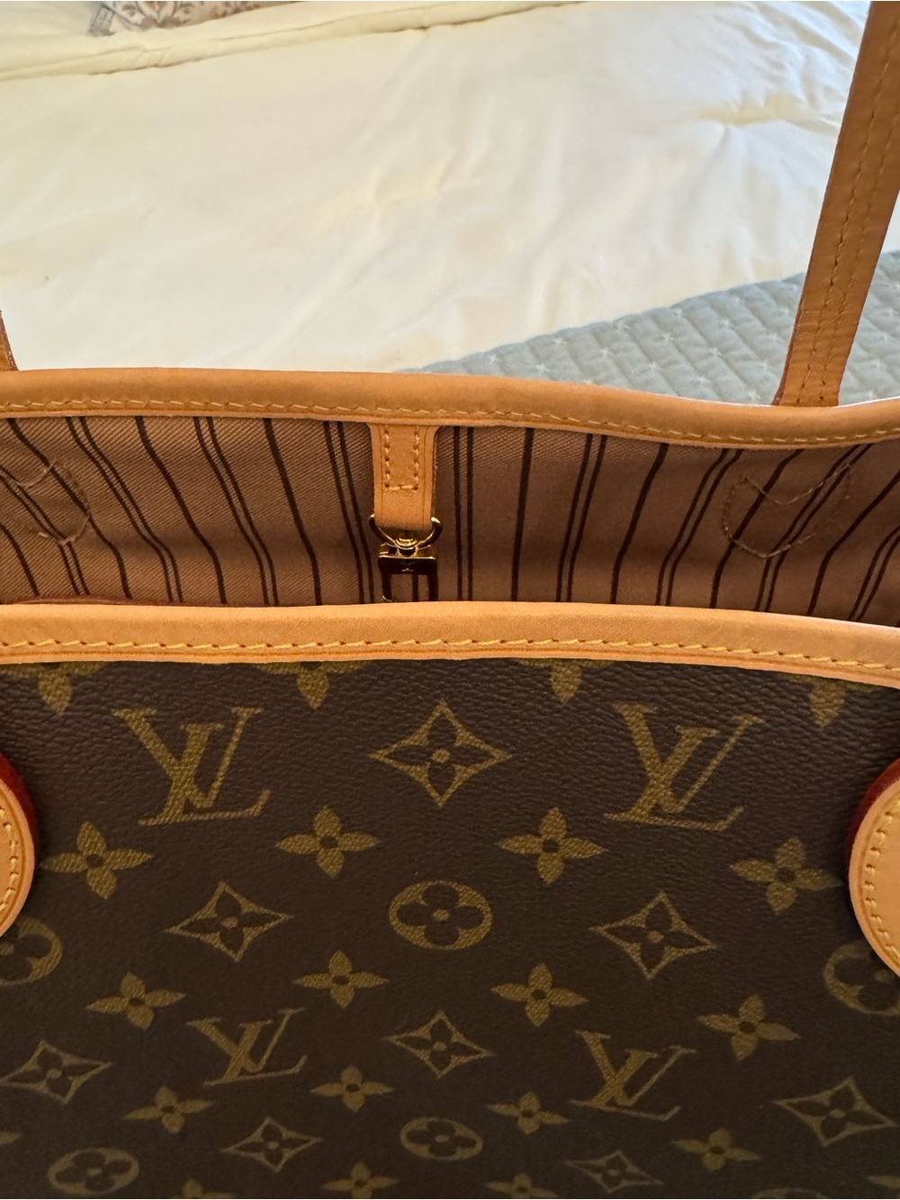 EUC Louis Vuitton Monogram Neverfull Tote MM with beige interior - Picture 5 of 15